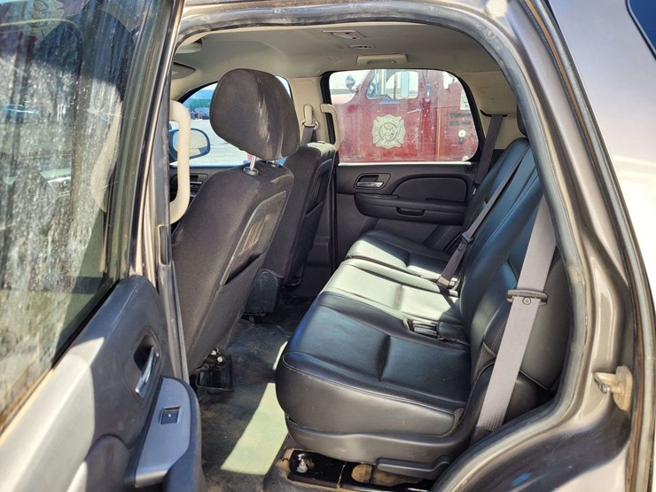 2013-chevrolet-tahoe-ls-image-10