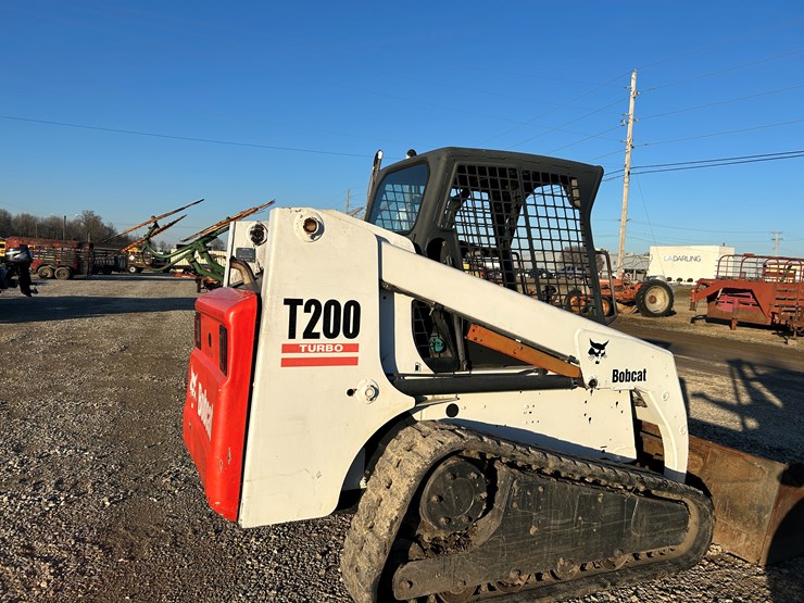 2005-bobcat-t200-image-5
