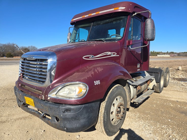 2002-freightliner-columbia-120-image-1