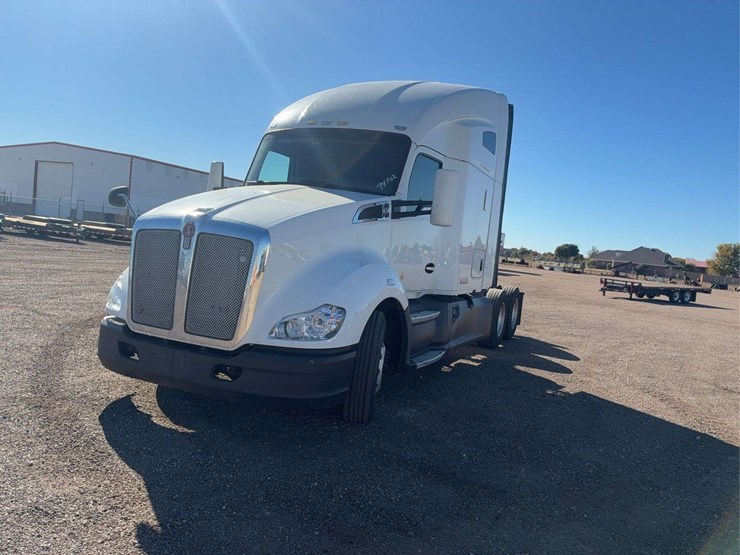 2017-kenworth-t680-image-1