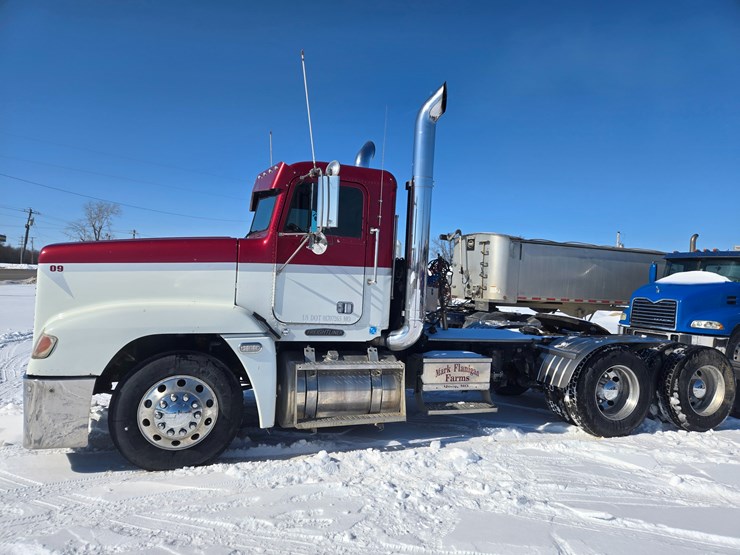 1995-freightliner-fld120-image-8