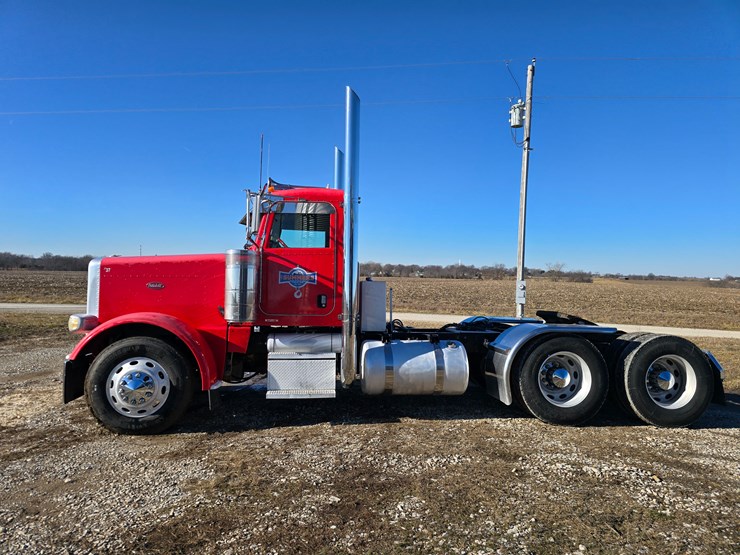 2008-peterbilt-388-image-7