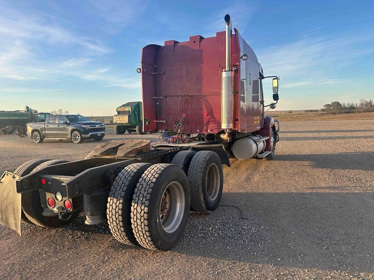 2007-freightliner-columbia-120-image-5