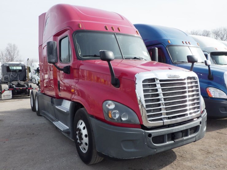 2015-freightliner-cascadia-125-image-4