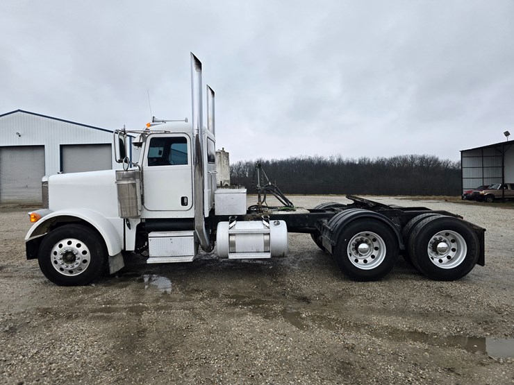 2007-peterbilt-379-image-8