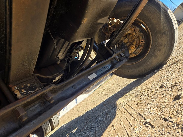 1996-freightliner-fl70-image-43