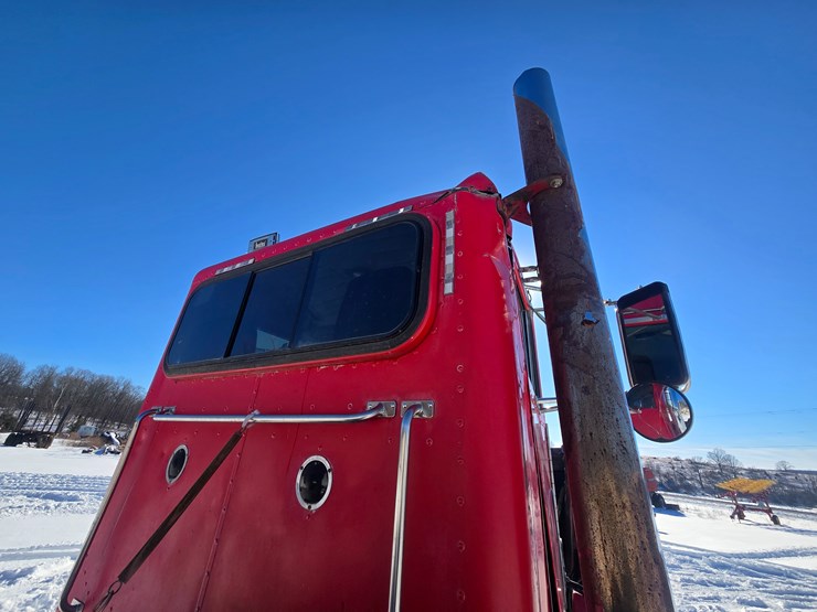 1996-peterbilt-385-image-93