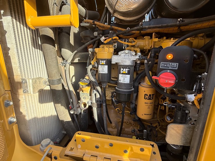 2023-caterpillar-953-image-43