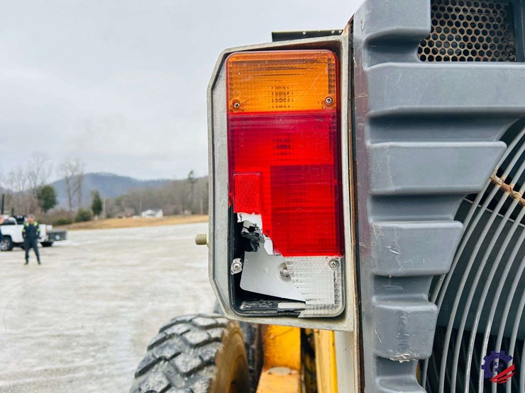 2003-volvo-g710b-image-104