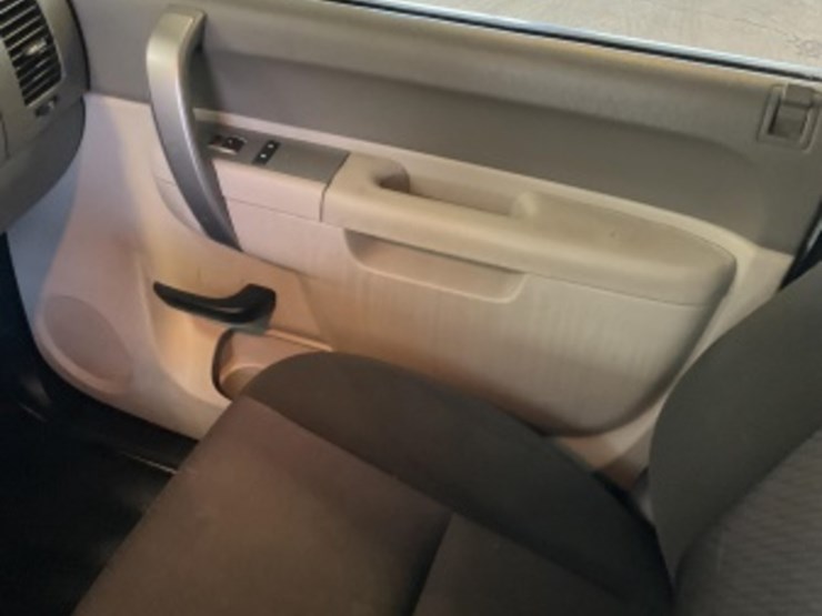 2014-chevrolet-silverado-2500-image-22