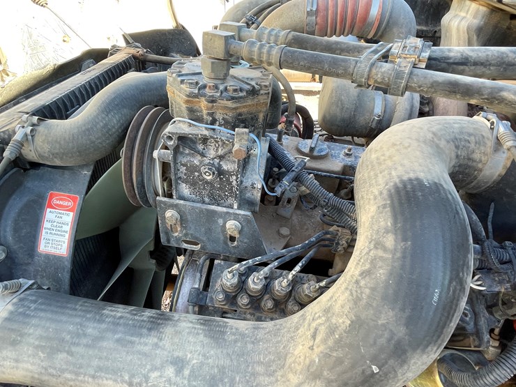 1996-freightliner-fl80-image-19