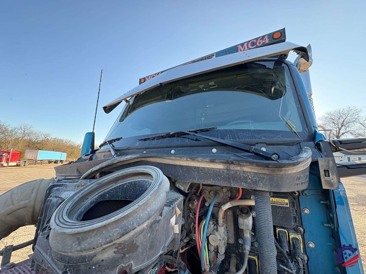 2020-kenworth-t880-image-45