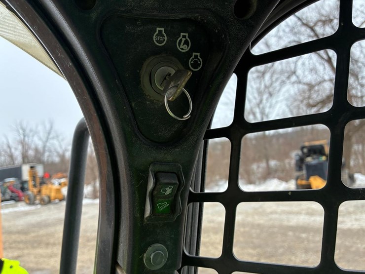 bobcat-t630-image-25