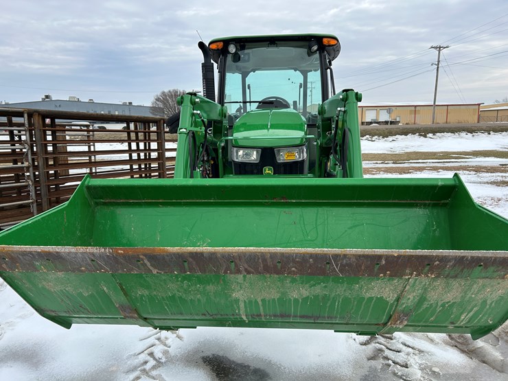 2019-john-deere-5075e-image-2