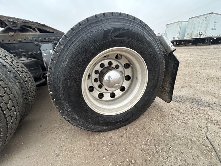 2015-freightliner-cascadia-125-image-94