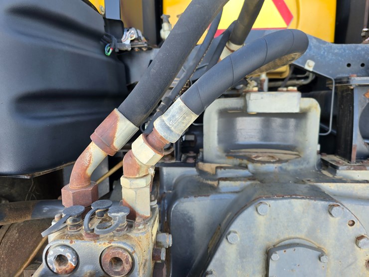 2003-challenger-mt855-image-47