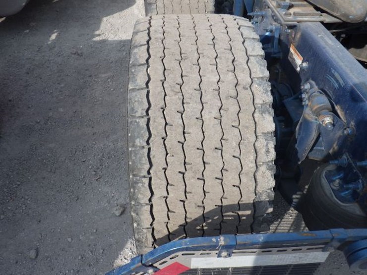 2020-western-star-5700xe-image-16