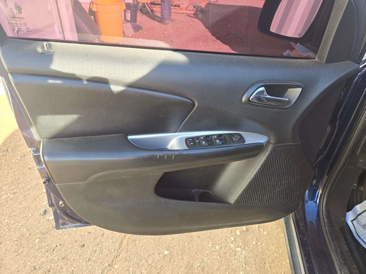 2017-dodge-journey-sxt-image-11