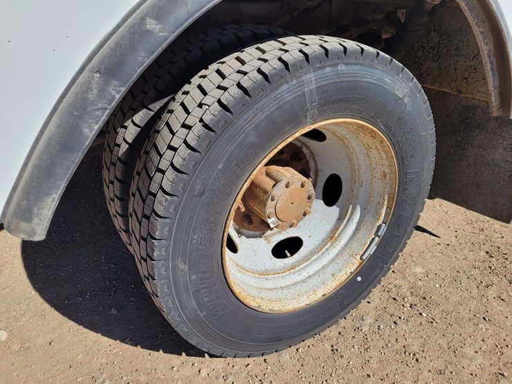 2005-ford-f550-image-24