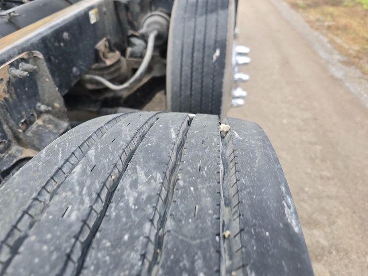 2020-peterbilt-567-image-92