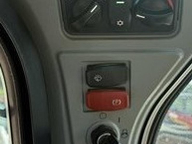 2022-caterpillar-262d3-image-31