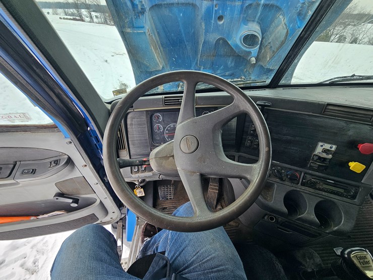 2007-freightliner-columbia-120-image-62