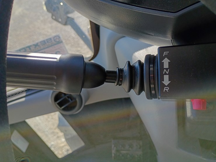 2023-caterpillar-910-image-48