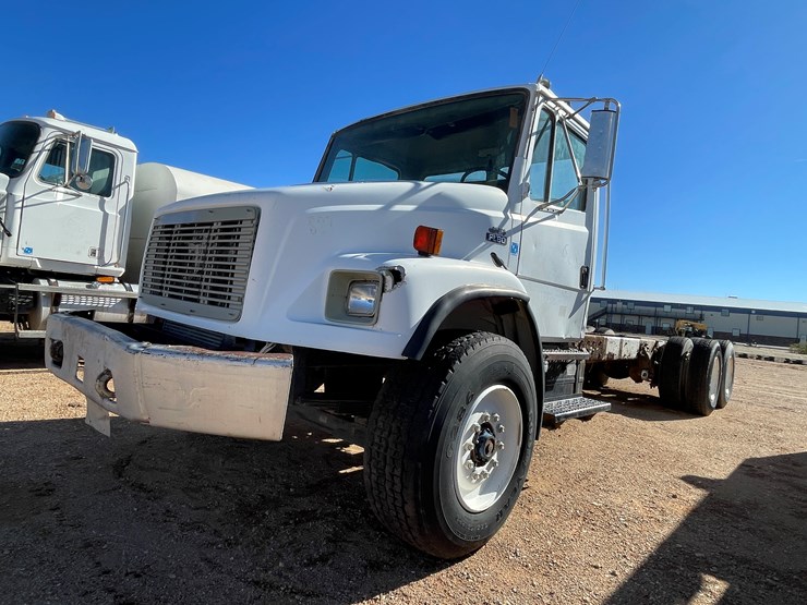 1996-freightliner-fl80-image-11