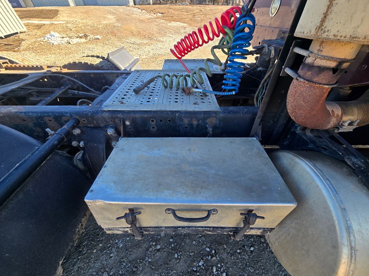 2002-freightliner-columbia-120-image-90