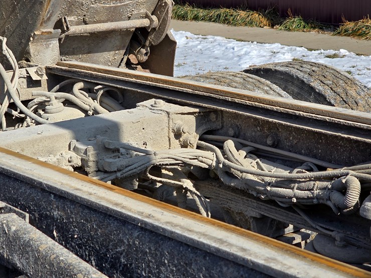 1999-peterbilt-330-image-54