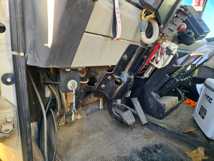 1996-freightliner-fl70-image-64