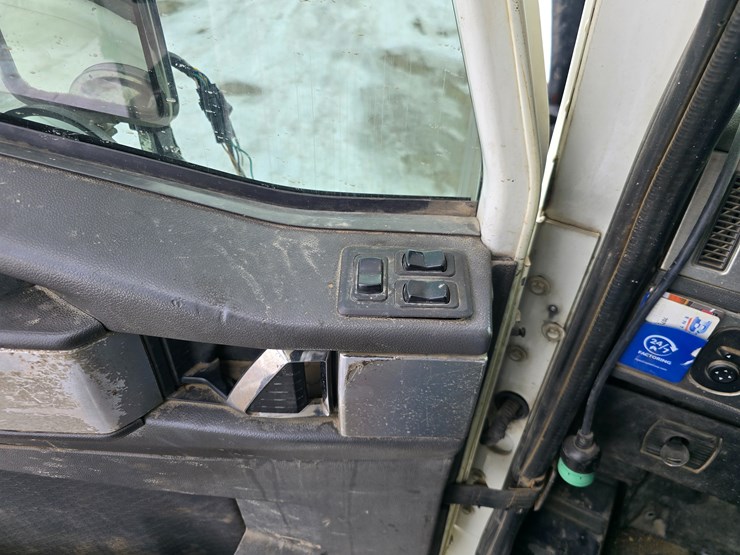 2012-caterpillar-660-image-111