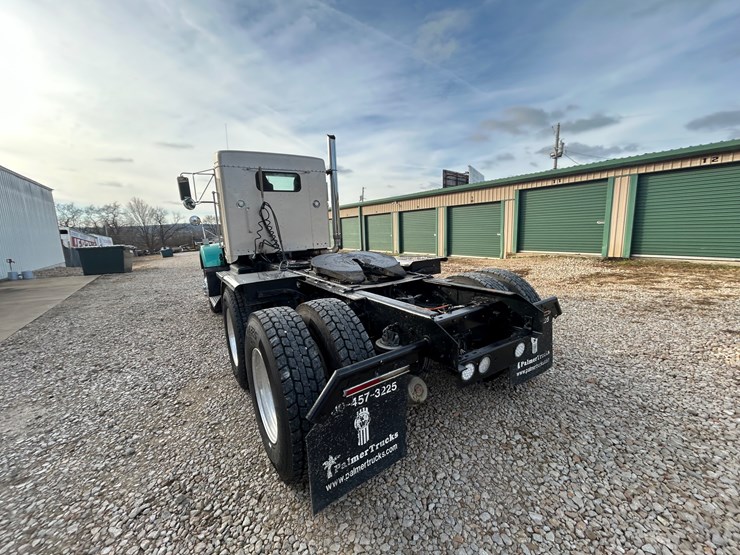 2001-kenworth-t800-image-18