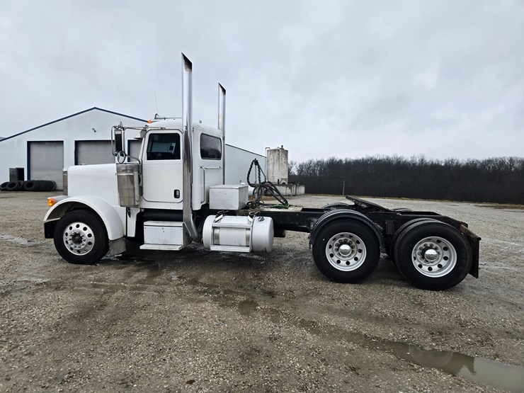 2007-peterbilt-379-image-9