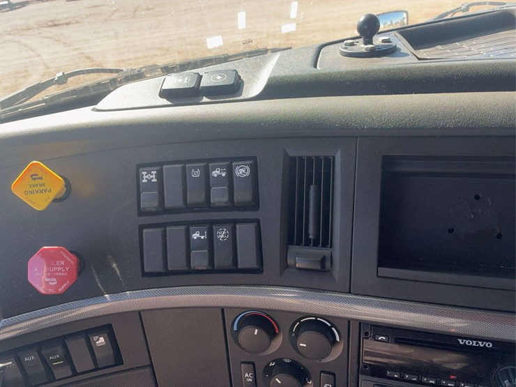 2019-volvo-volvo-vnl-tandem-axle-dual-conventional-new-generation-tractor-truck-image-45