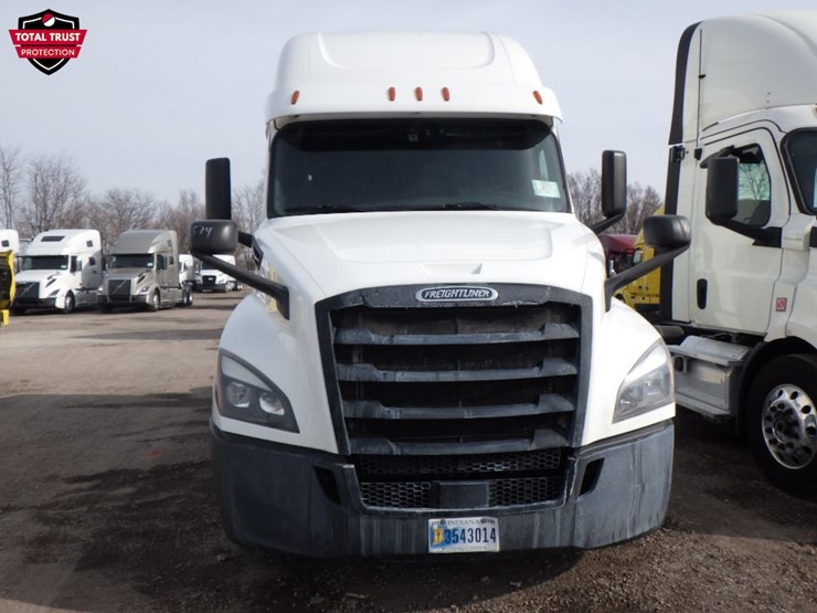 2020-freightliner-cascadia-126-image-2