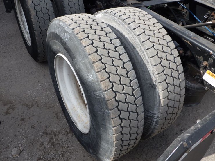 2015-freightliner-cascadia-125-image-14