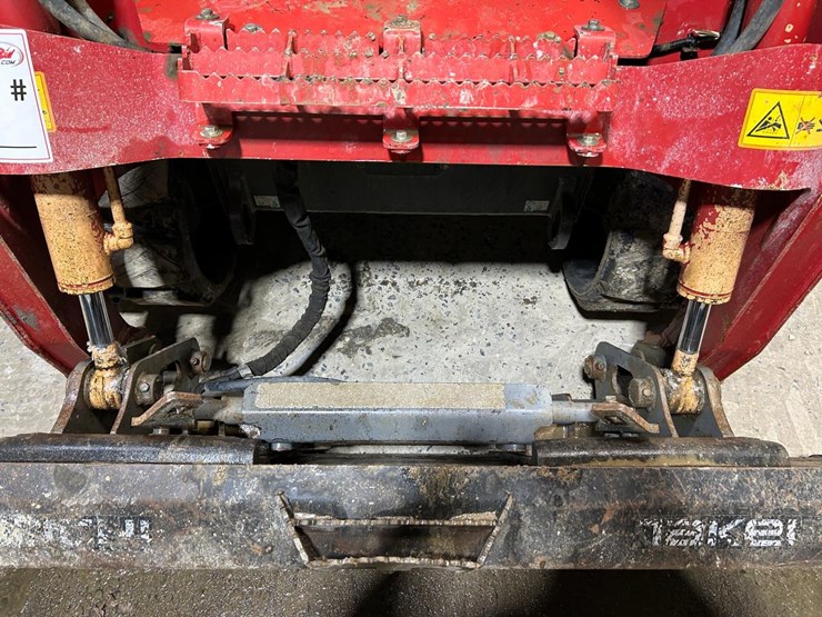 2022-takeuchi-tl8r2-image-10