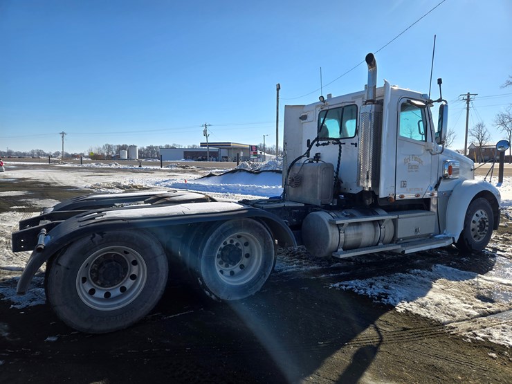 2012-freightliner-coronado-132-image-22