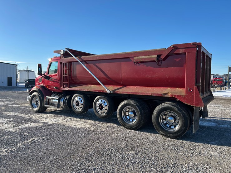 2015-peterbilt-567-image-12