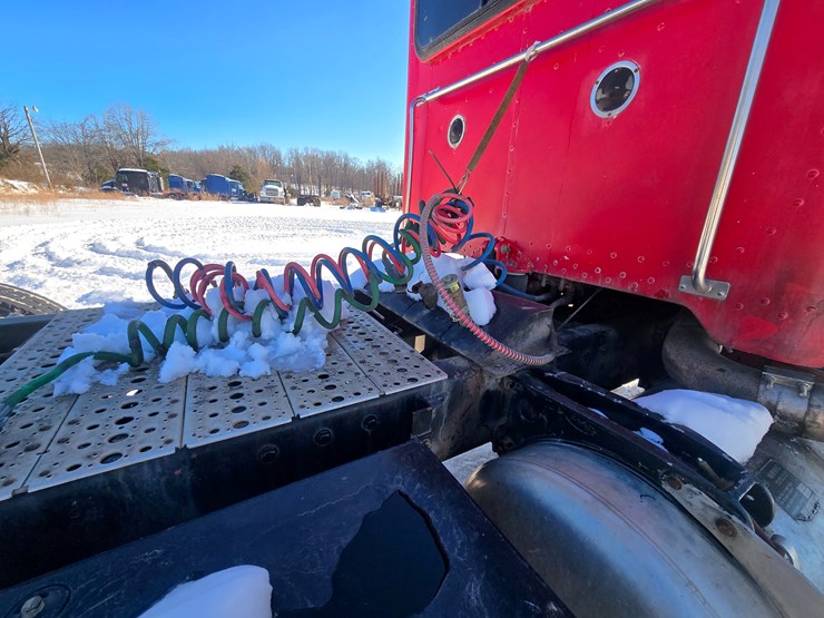 1996-peterbilt-385-image-91