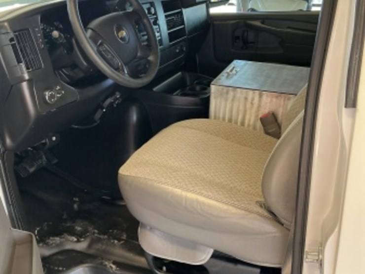 2014-chevrolet-express-2500-image-24