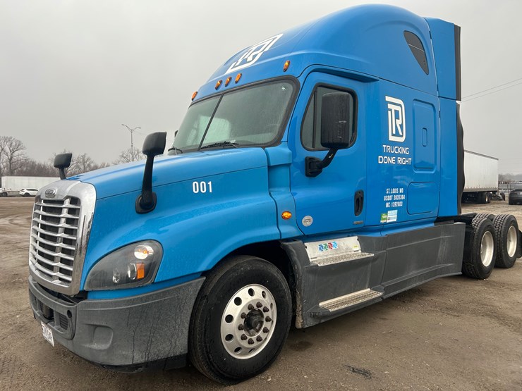 2015-freightliner-cascadia-125-image-3