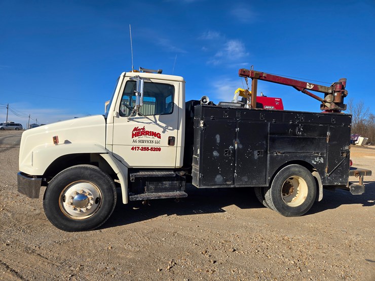 1996-freightliner-fl70-image-5