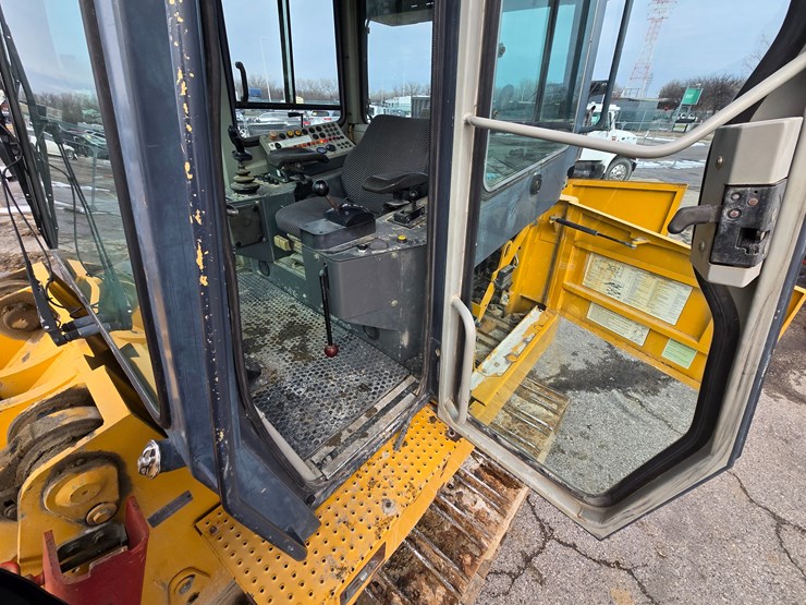 2004-deere-655c-image-51