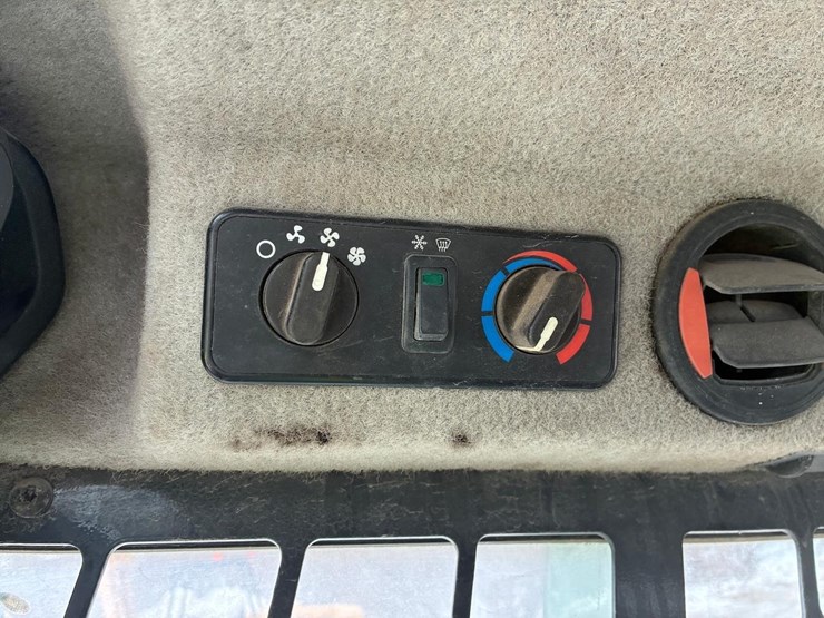 2022-bobcat-t66-image-25