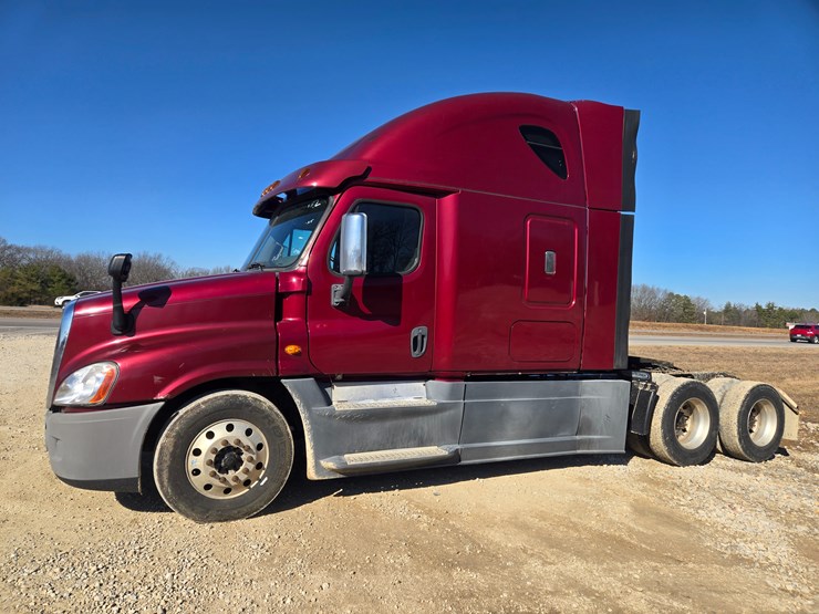 2014-freightliner-cascadia-125-image-5