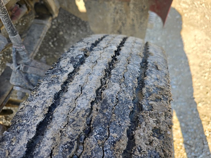 1999-peterbilt-330-image-29