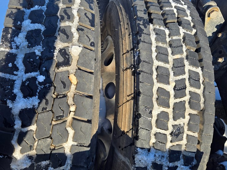 1995-freightliner-fld120-image-100