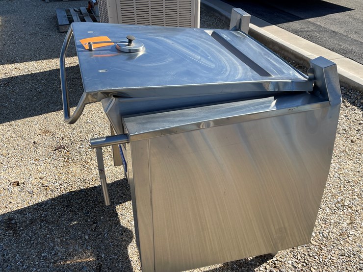 #3134-•-tilt-kettle-image-2